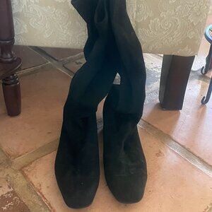 Munro Size 8 Black Suede Boots